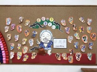 二学期初めの製作は運動会モチーフの壁面製作です✨ みんなが丁寧に塗ったパラバルーンと 色んな表情の子ども達が とっても可愛い作品になりました😊運動会も練習も頑張ろうね🔥新清和台こども園 新清和台幼稚園エンゼルキッズ 年中児 壁面製作パラバルーン ダンス