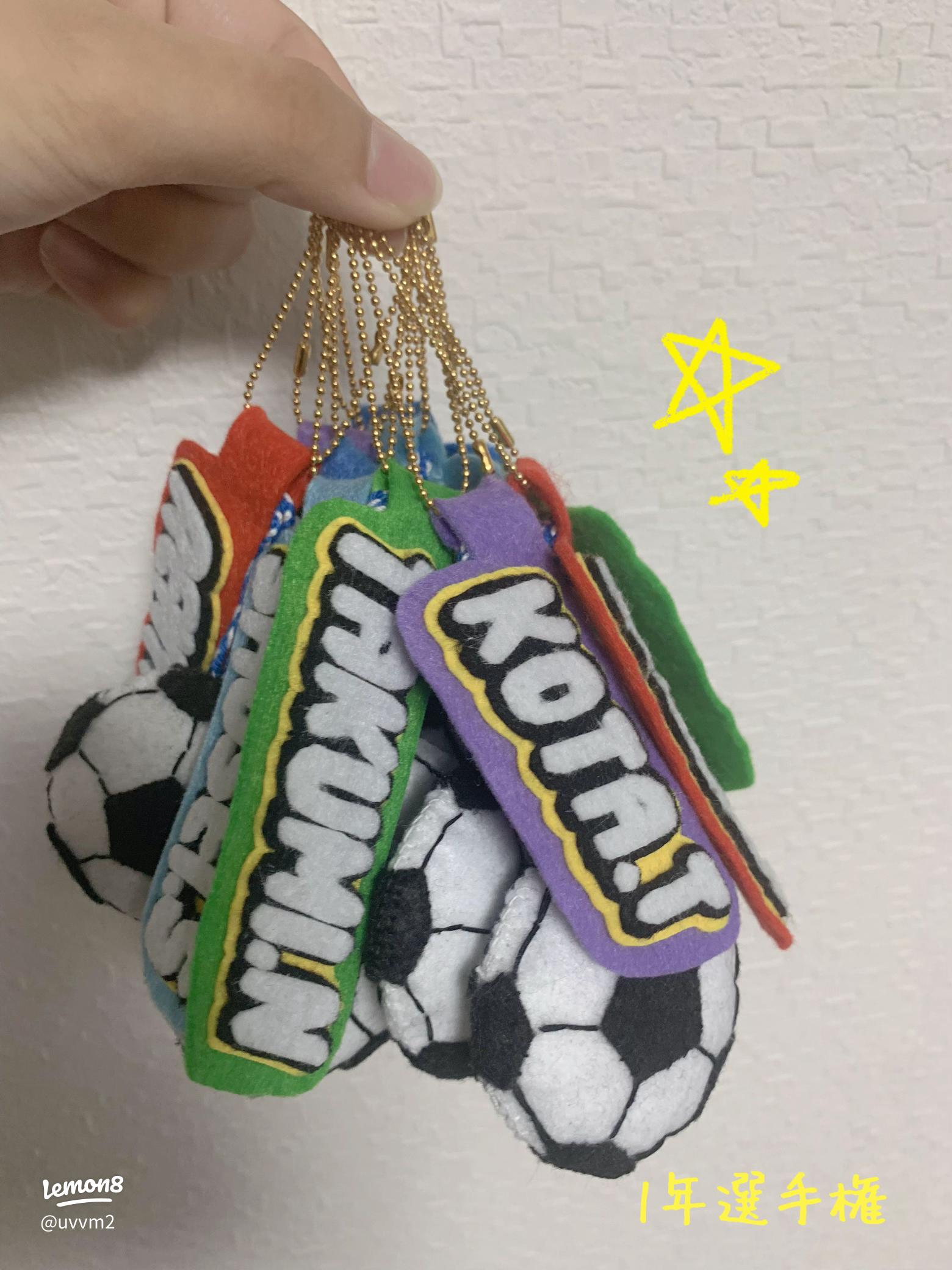 切って、貼るだけシリーズ！バスケットボール🏀作りました。 @katakoto_handmade ←他の投稿はこちら今回はアイロン接着フェルトを使って、細かなパーツも貼るだけで、丈夫に出来る方法。使い方、逆？って、言われてしまうかもしれませんが、製作過程を見てください