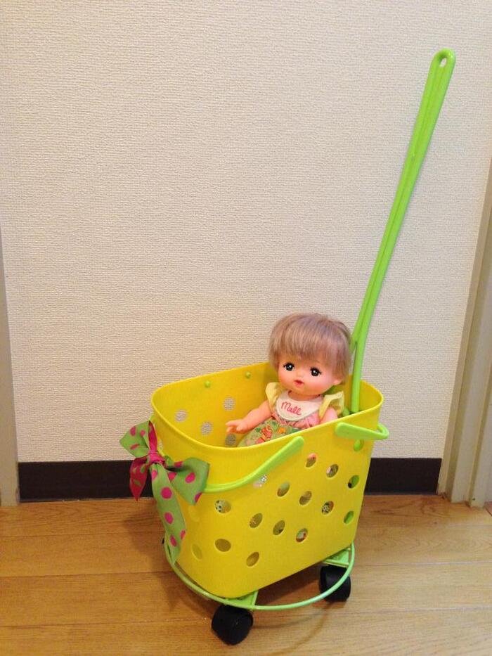 nagatoaya◀︎他の投稿もチェックしてね💕 ダイソーで300円でおままごと用の ベビーカーを見つけて、 スリコの既に持ってるけど気になって買ってしまった🙈❤️ スリコの方が見た目可愛いし 作りもしっかりしてるけど、 ダイソーは300円で安いし軽い✨ いつもスリコ