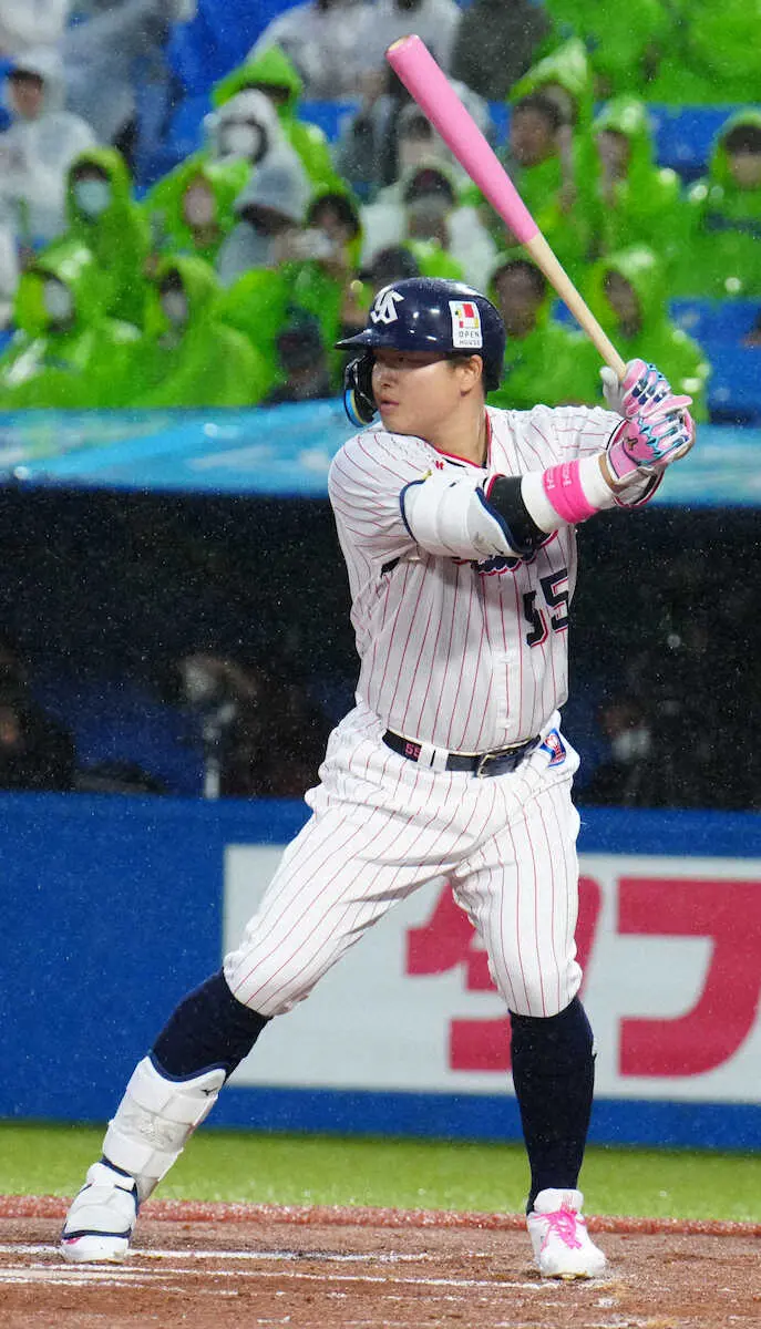 ヤクルト村上宗隆が右母趾末節骨折で全治2、3カ月 「プレミア12」出場は絶望的5日広島戦で右足親指に自打球：「おっ！」でつながる地元密着のスポーツ応援メディア 西スポWEB OTTO