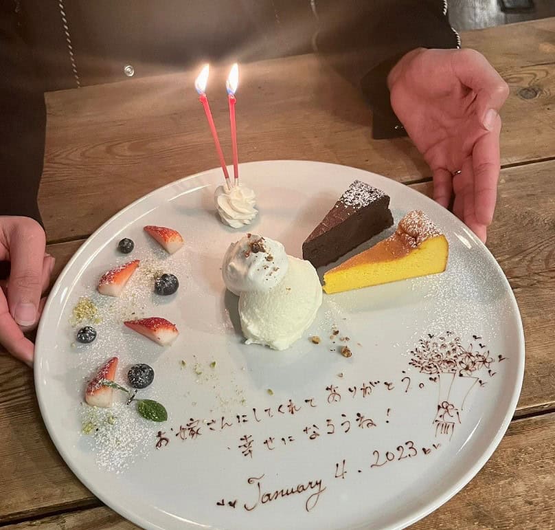 入籍お祝いケーキ🎂🎊 12センチハート生クリーム イチゴトッピング🍓 マカロン✖️2 男の子女の子メッセージプレート 入籍をした娘さんご夫妻へのお祝いケーキ🎂🩷ご入籍おめでとうございます🍾🥂✨福岡スイーツ行橋ケーキ行橋お祝いケーキ入籍お祝いケーキ