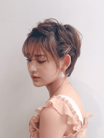 3 3 ショートヘア・編み込み風ハーフアップアレンジ結婚式・パーティーヘアアレンジAll About