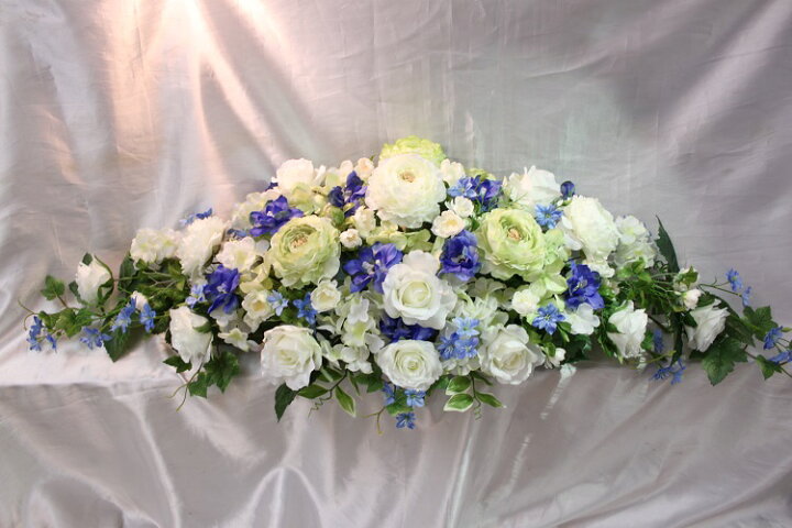 プレ花さん必見！こだわりたい高砂装花披露宴会場のメインとなる高砂装飾🌸 他の方と被りたくないですし 妥協したくないはず.ドレンドなデザインはもちろん オシャレな高砂デザインも♡ ソファースタイルもドレス全体が 見えるので大人気です . こだわりたいプレ花