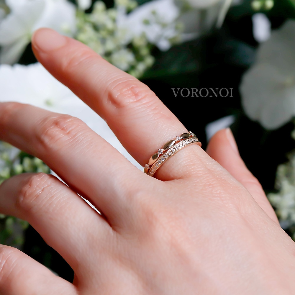 婚約指輪と結婚指輪の重ね付け おしゃれなつけ方を解説！どっちが上？順番や意味、おすすめブランドもみんなのウェディングニュース