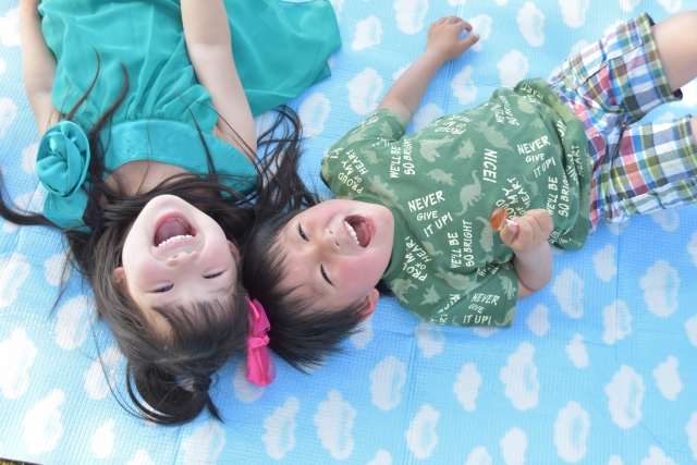 子どもの自己肯定感を育てる声かけのポイントを解説明日から実践できる具体例も紹介 - 子育てのとびら - 非認知能力を伸ばし、子どもの生きる力を育む