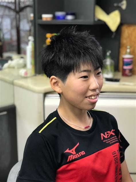 前回はドキドキのショートヘア。今回は更に短く☺️似合ってる😍 三重美容院 四日市美容院 高校生カット 高校生部活スタイル おしゃれママヘア スタイル ママスタイリスト 高校生女の子カット 学生カット 女の子カット お手入れ簡単カット 手入れのしやすいカット 楽ちん