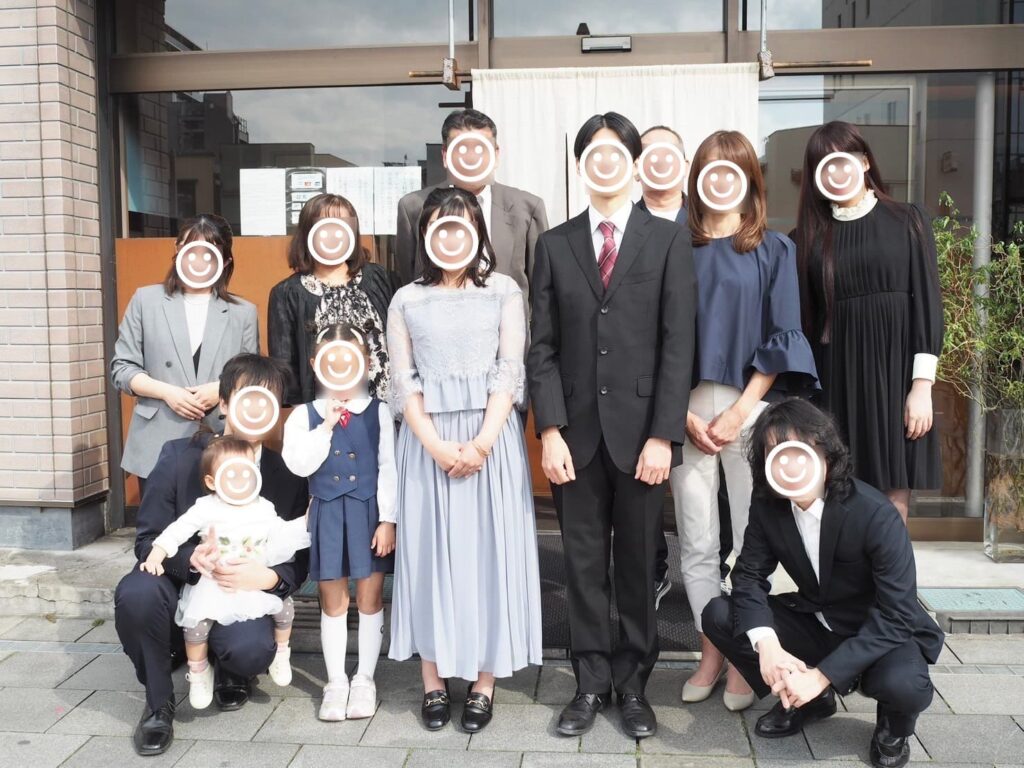 顔合わせ・婚約食事会の服装選び 新郎新婦・両親・兄弟姉妹別に解説結婚式パーティーのレンタルドレス・アイテムはCariru