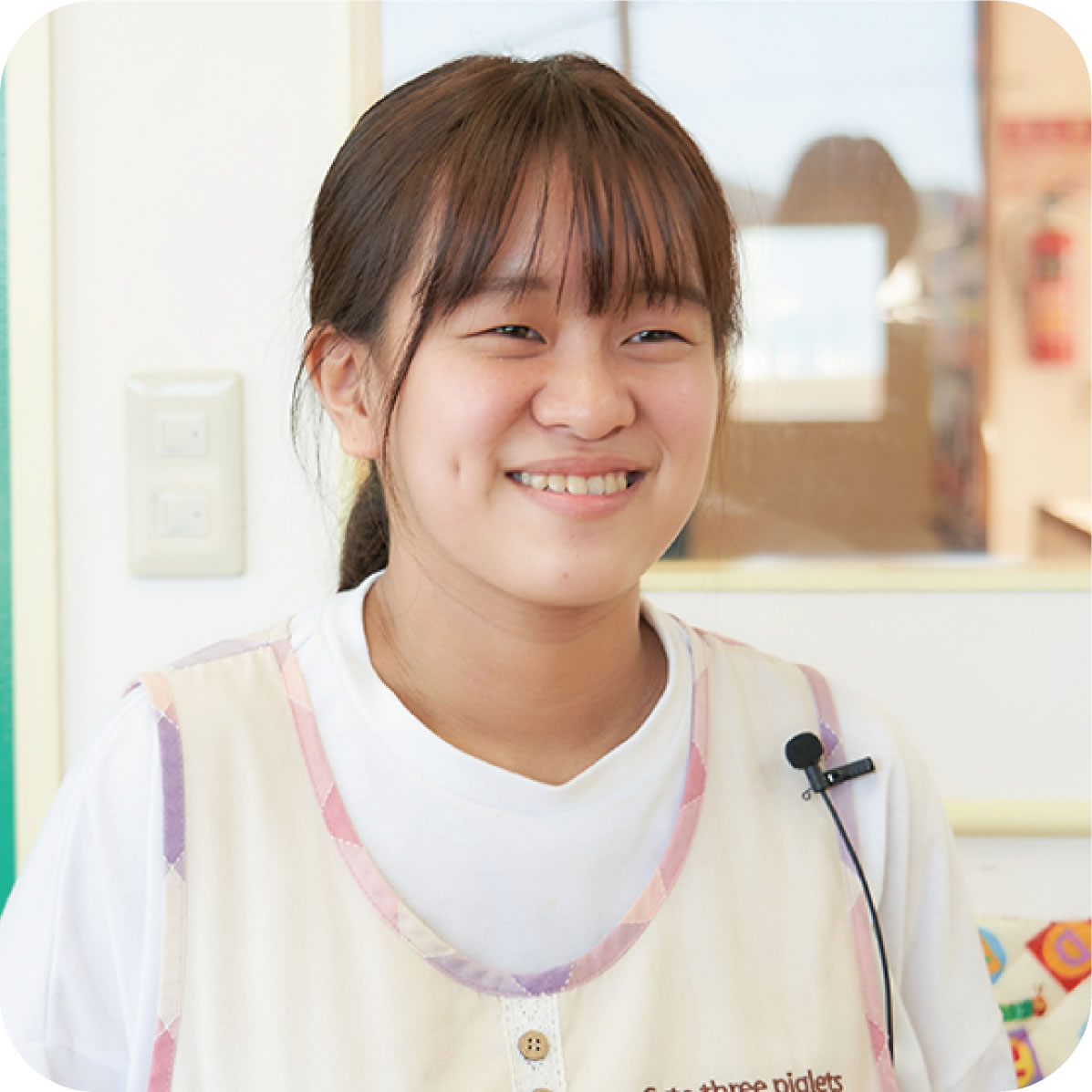 絵本を読み聞かせている幼稚園の先生と楽しそうにお話を聞いている可愛い幼稚園児のイラスト 白背景のイラスト素材79579896- PIXTA