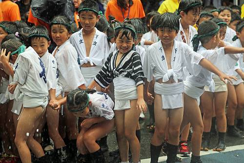 山笠～博多のかわいい子供たち写真展～好評撮影中！, 今週も元気な子供たちのあふれる笑顔がいっぱいです ^'^ ,男の子も女の子も法被姿がかわいいですね♡, みんなとお会いできる日をスタッフ一同楽しみにお待ちしております。,※山笠キャンペーン→http:sugita-photo.jp info 2016 05 3286杉田写真館本店Facebook