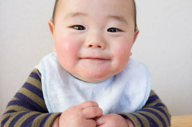 赤ちゃんの目、二重になる過程TikTok