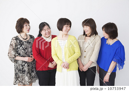 5人組写真ポーズおふざけTikTok