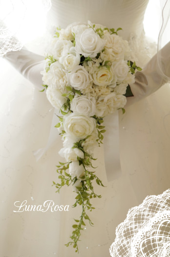 先輩花嫁に学ぶ！思わず白無垢にあわせたくなる！おしゃれなブーケ＆お花の種類をご紹介します♡ - DRESSY 公式 ウェディング ドレス・ファッション・エンタメニュース