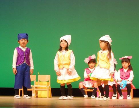 まゆこ幼稚園発表会 年中 : いつも一緒に