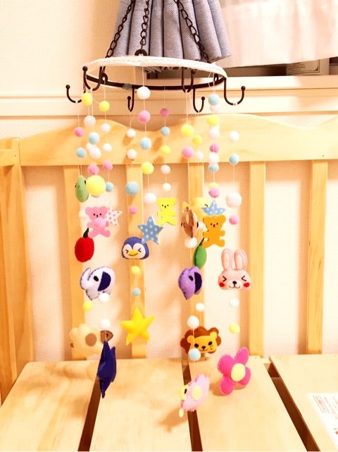 育児アイデア 100均の材料でメリーを手作り！超簡単な作り方を写真でご紹介♪ – どんどん育児