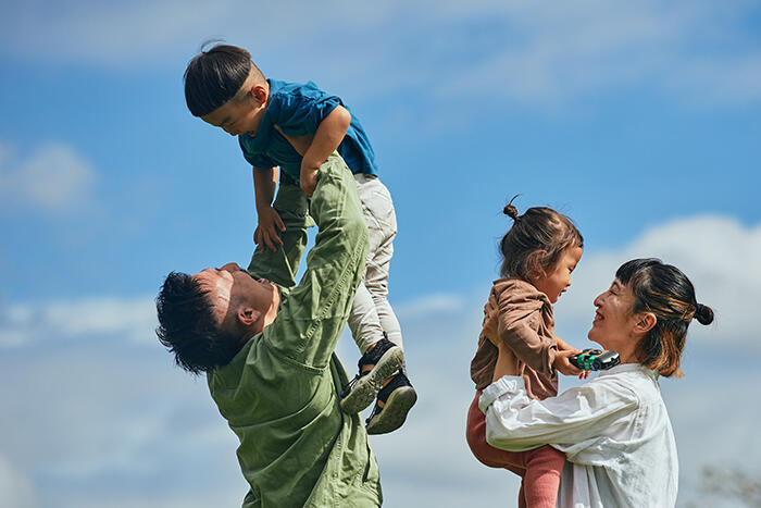 2025年最新 おしゃれな家族写真の撮り方！服装と構図を徹底解説スタジオキャラット七五三・お宮参り・成人式・マタニティフォトの写真撮影