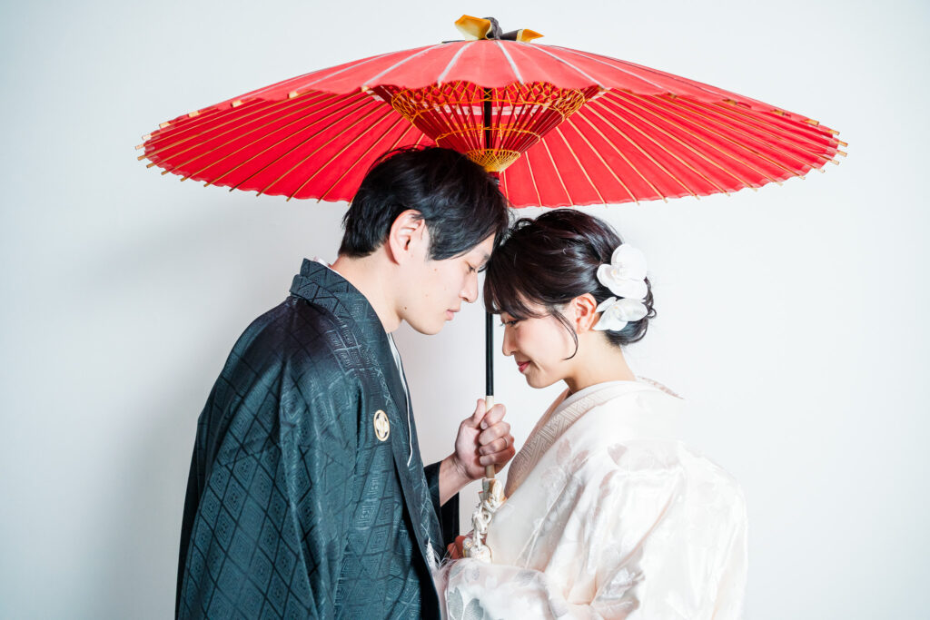 前撮り「和装」で人気ポーズを紹介 定番・室内・小物に分けて解説デコルテフォトグラフィー前撮り・フォトウェディング