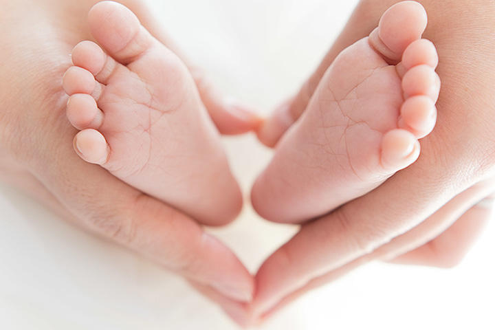 ニューボーンフォト📷💍newbornphoto 頼那足の皮剥けとる 足リングbaby 新生児 親バカ結婚指輪 婚約指輪