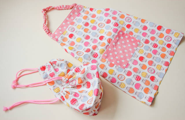 ゴムを使ってるから着脱も楽らく簡単に出来る♪子ども用エプロンの作り方子育て育児のお役立ち情報サイトママのためのMaMarché