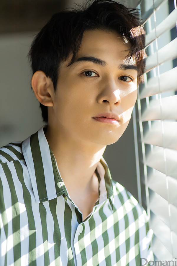 町田啓太“相棒”スタンダードプードルと距離縮める姿をストーリー仕立てで動物と触れ合った思い出も！「TVfan別冊Who'sBuddy」初号表紙＆巻頭グラビアに