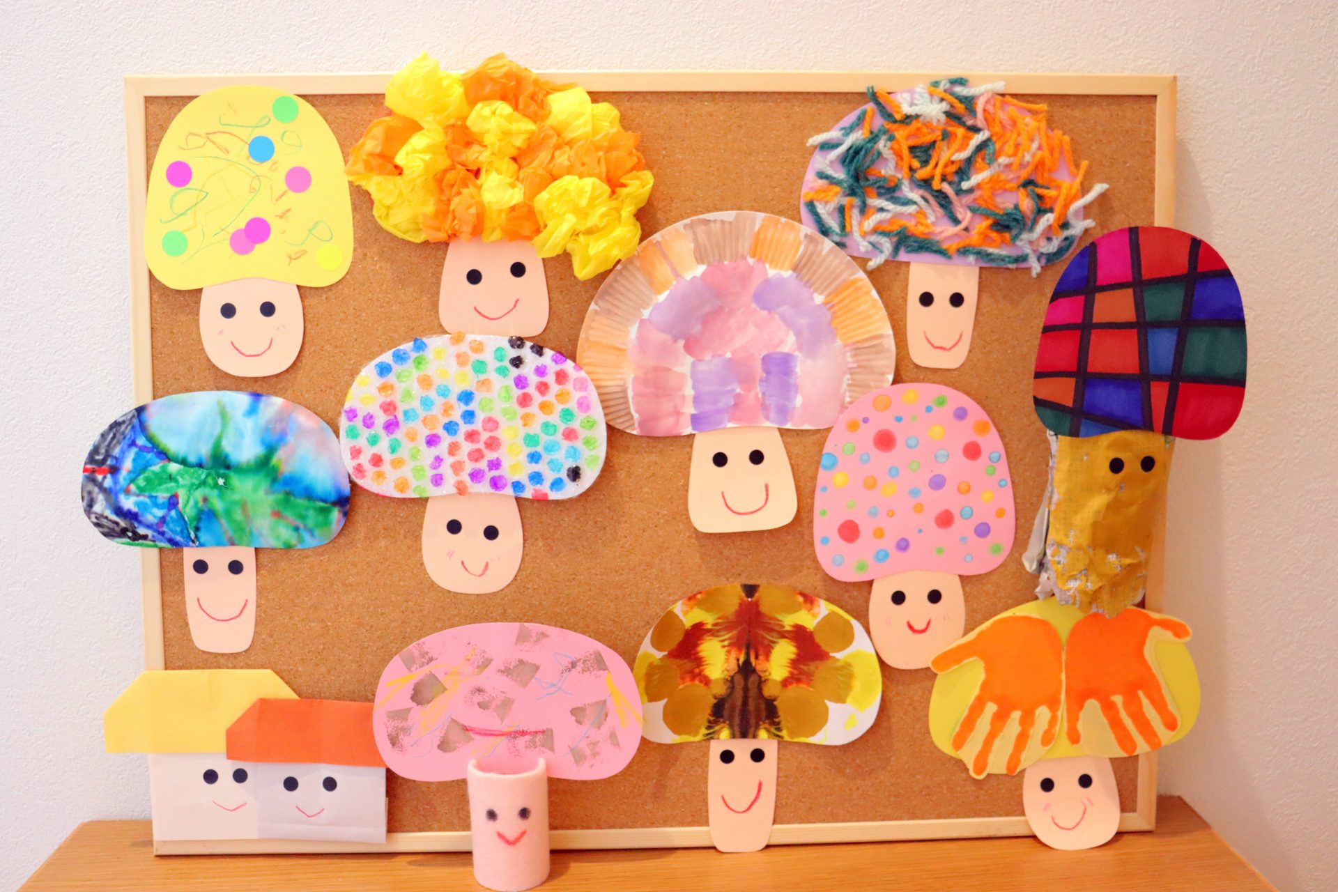 子どもと作ろう 手が汚れない！絵の具遊びでお月さまアート🌕保育製作保育士保育の引き出し保育士のたまご保育士あるあるクラフト子供と一緒に壁面製作画用紙絵の具