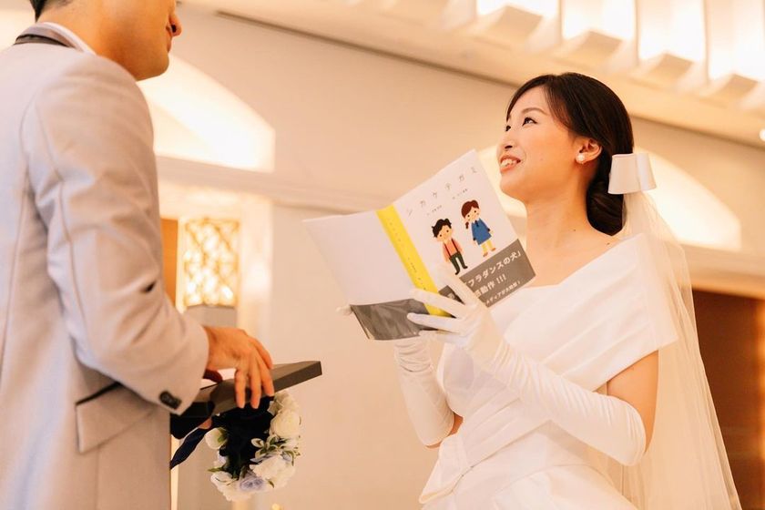 仲里依紗ちゃんと中尾明慶さんご夫婦、⠀ 遅れましたが、結婚記念日おめでとう⠀ ございます🤍⠀ ⠀ 素敵すぎる、、！可愛い！⠀仲良しが伝わってくるし⠀ なんか結婚ていいなぁて⠀ 思わせてくれる1枚だったので⠀ 描いてみました🤍⠀ @riisa1018naka