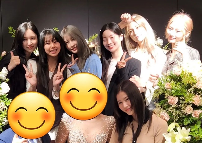 PHOTO TWICE ミナ＆チェヨン、始球・始打式に参加“キュートなサイン” - Kstyle