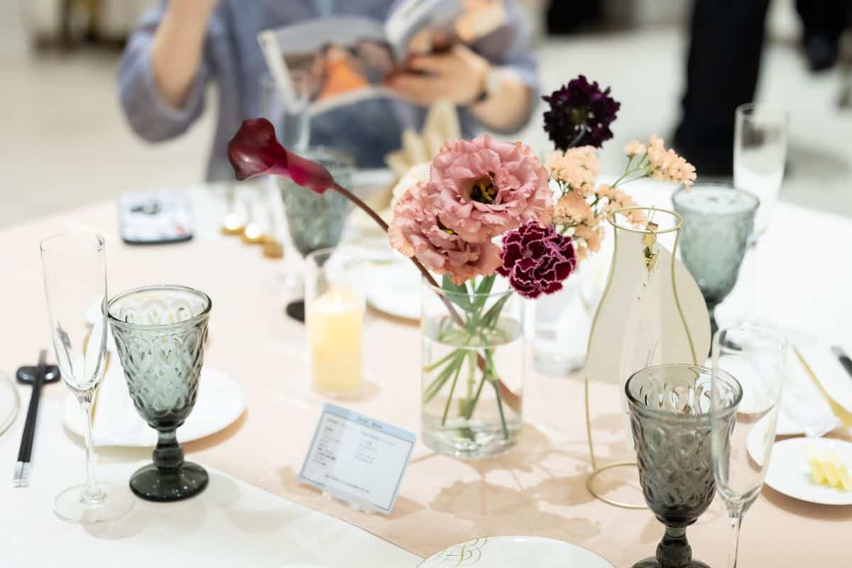 結婚式のテーブル装飾！“花以外”でステキに飾るアイデア集！結婚ラジオ結婚スタイルマガジン