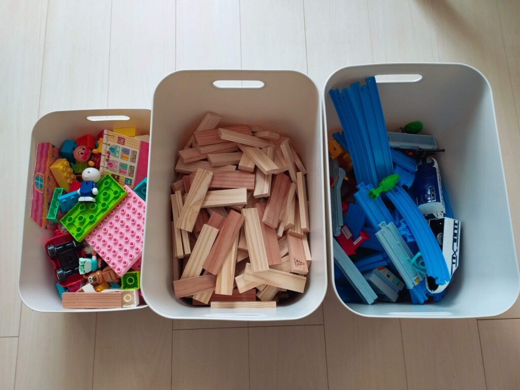 リビングのおもちゃ収納。無印良品のパイン材ユニットシェルフがおすすめかおみいログ