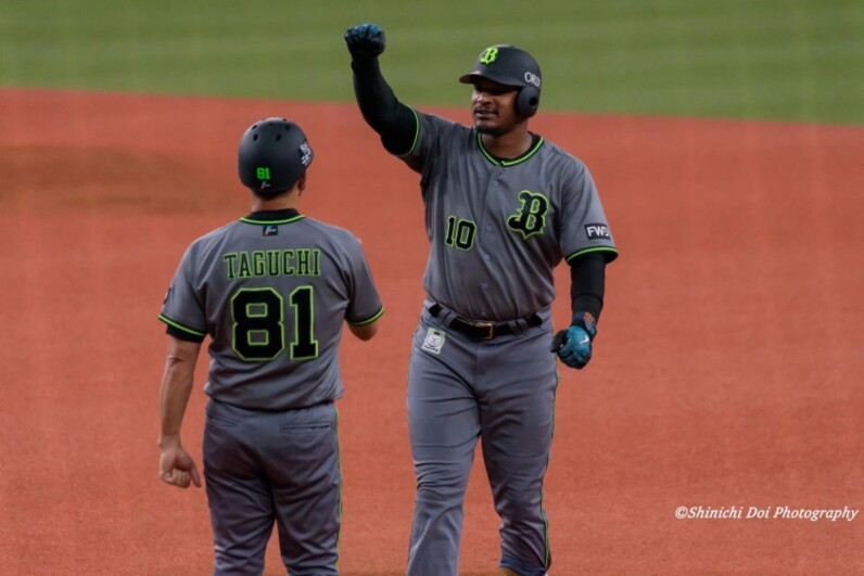 アダム・ジョーンズ - Wikiwand