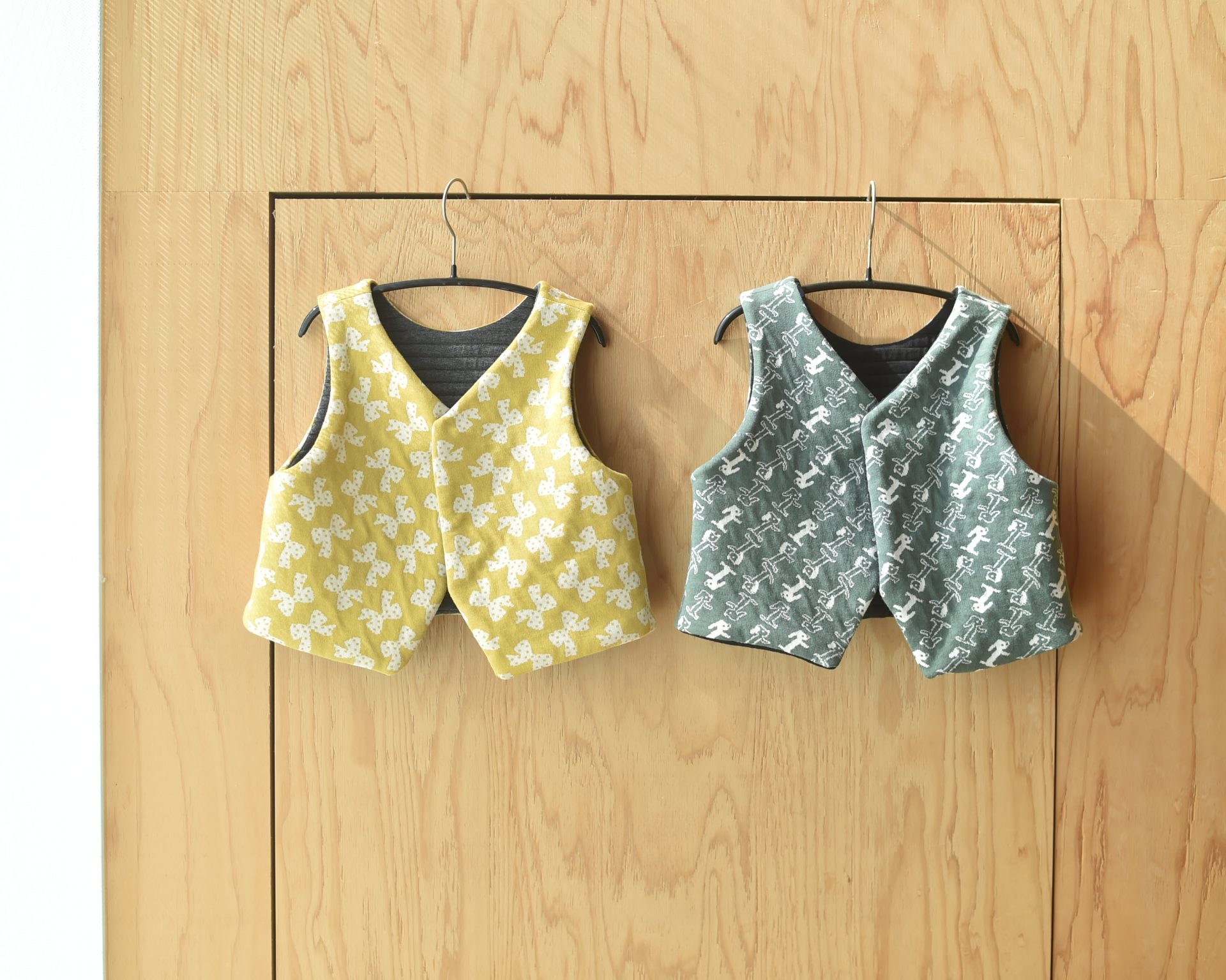 楽天市場 ベビーにオススメ!ニット キルト ジャガード 生地 くま 2種 □ パン 風車 中綿 伸縮 キルティング 接結ニット アニマル 動物 クマかざぐるま 綿 コットン ポリエステル 布 キッズ 服 小物 手作り 手芸 ハンドメイド □ : 手作り工房MYmama エムワイママ