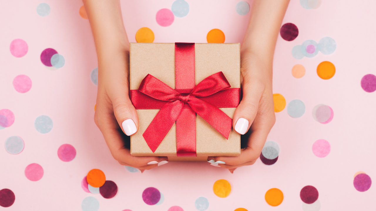 お世話になった先生へ♡想いが伝わる卒園記念プレゼントクラスの集合写真や似顔絵で作れる写真グッズおすすめ9選