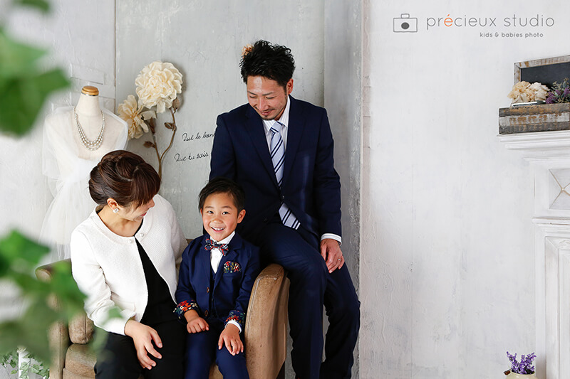 おしゃれな家族写真のリンクコーデを考える上でのポイントをご紹介します!! カジュアル衣装編- コラムライフスタジオ