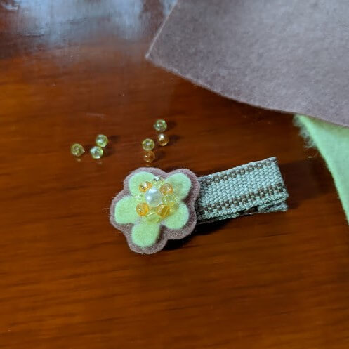 初心者向け 5分で完成！お花のベビーヘアクリップの作り方 滑り止め付き ハンドメイド簡単ベビー用赤ちゃん用