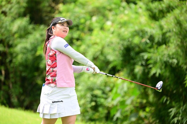 東浩子 我慢のゴルフで初優勝へ王手 首位キープに「チャンスある」 ゴルフ デイリースポーツ online