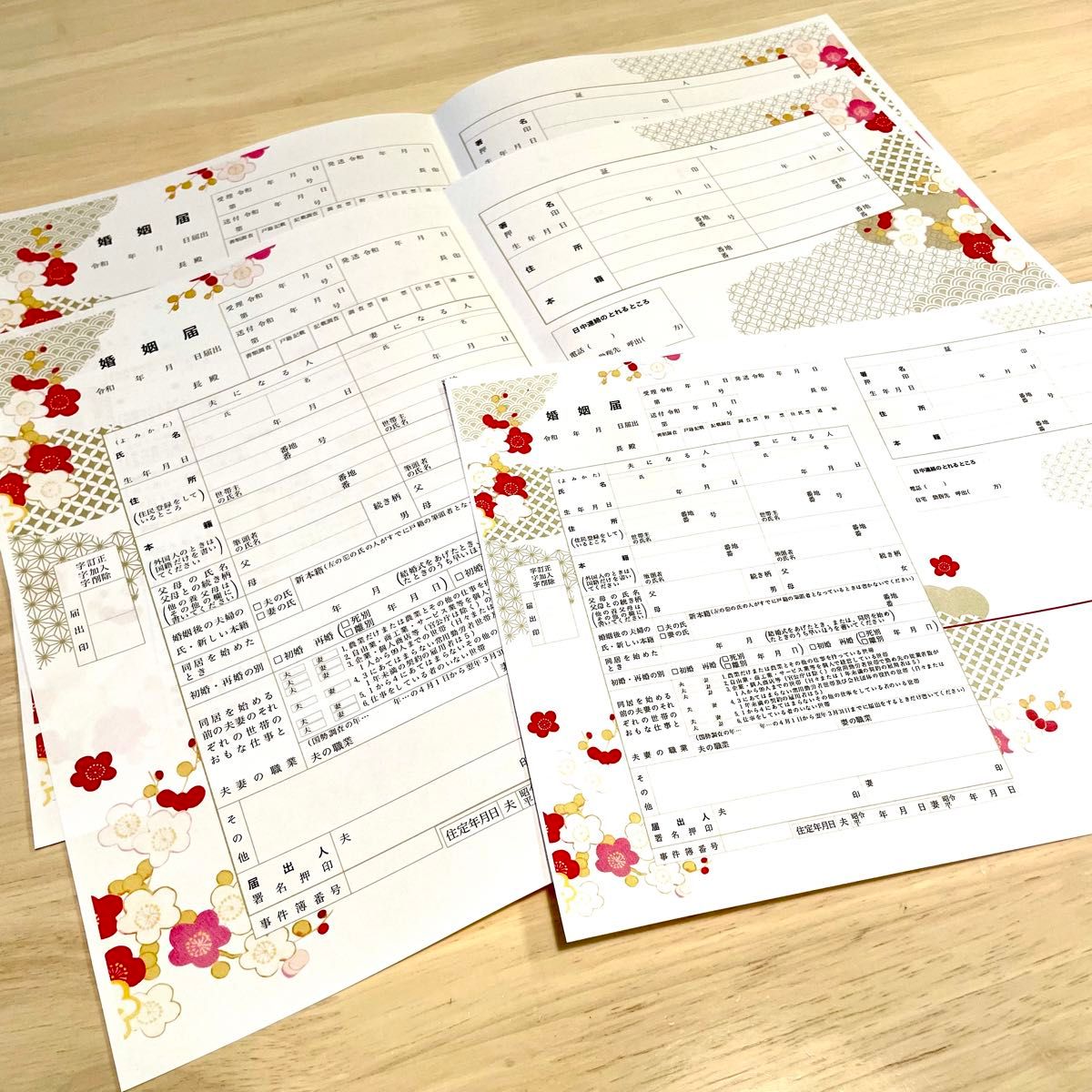 Amazonデザイン婚姻届『和柄千代紙』 役所に届け出ができるオリジナルの婚姻届 プロポーズやプレゼントに最適法定用紙文房具・オフィス用品