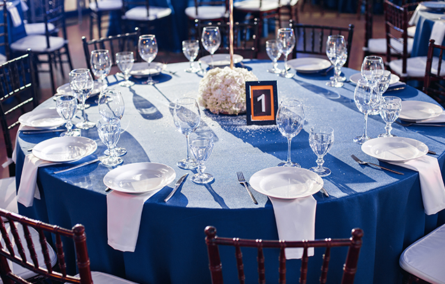 テーマカラーレッスン＞ロイヤルブルーの結婚式アイディアWedding Tipsウェディングのプロが届ける結婚式のアドバイス結婚式 青,テーブルコーディネート 結婚式, ウェディング テーブルコーディネート