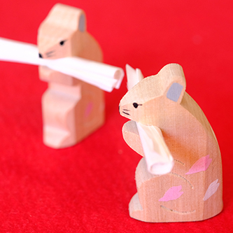 小町通りで、いちご串🍓おみくじつき✨可愛いクマさん最中も美味しいし、バームクーヘンもしっとり、イチゴさっぱり🤤おみくじは中吉 ￣∀￣ ！神奈川神奈川県kanagawa鎌倉神奈川暮らしkamakura鎌倉観光鎌倉散歩鎌倉旅行鎌倉gramkamakuragram鎌倉