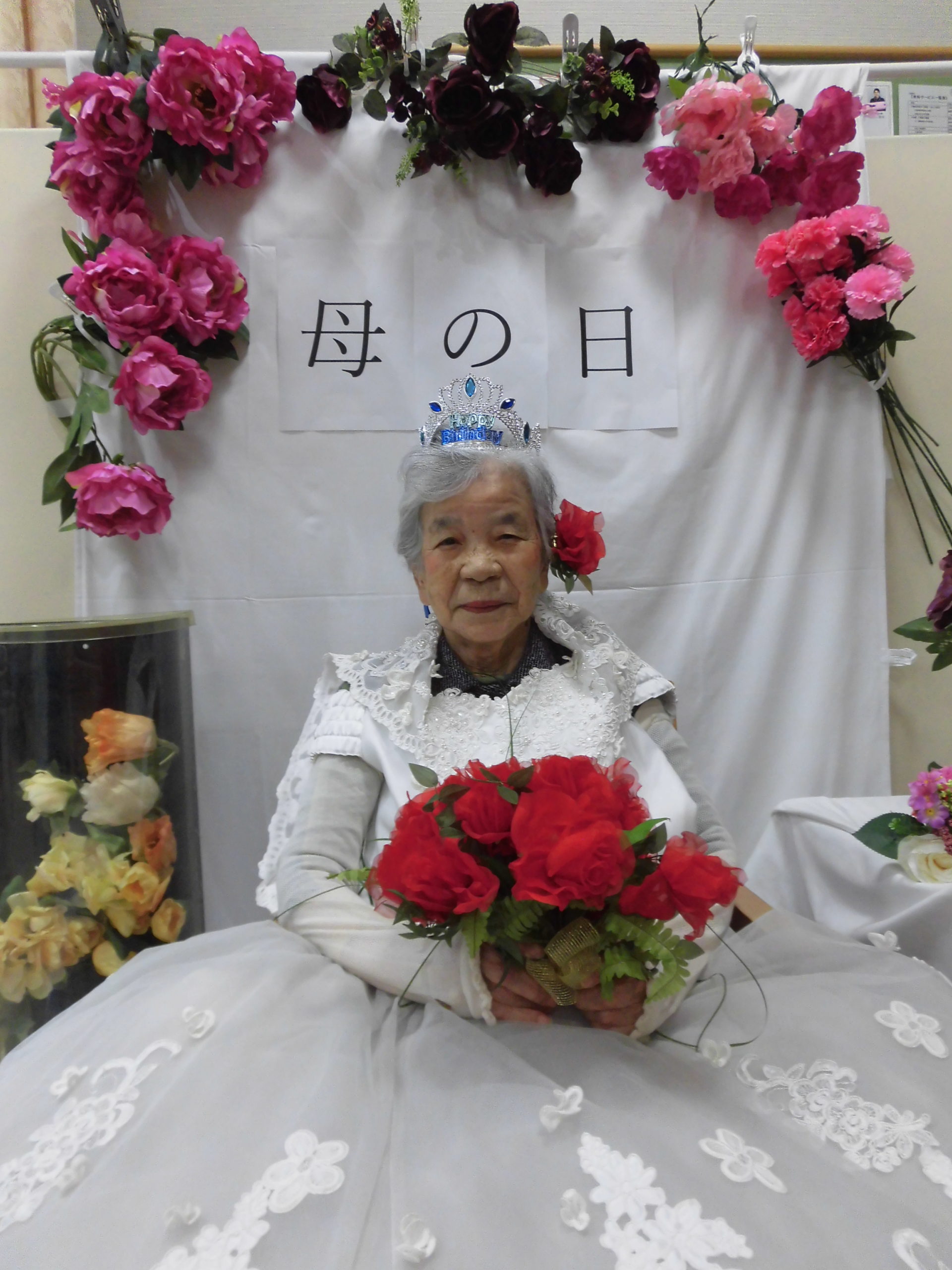 AH一之江 新卒スタッフが企画に挑戦した母の日レクリエーションが行われました♬公式 介護付有料老人ホームアズハイム