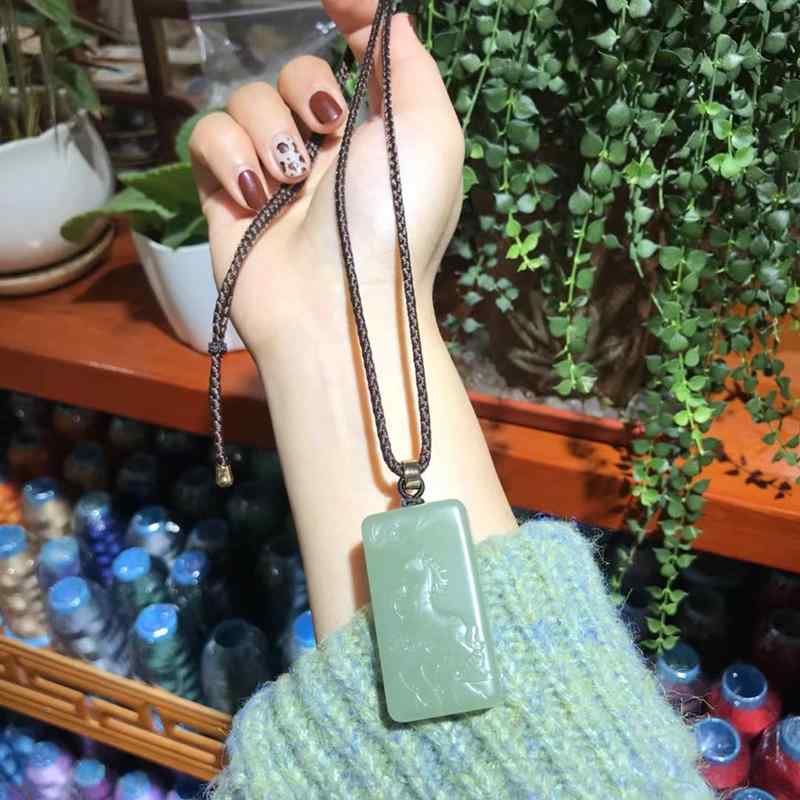 M＼ホワイト 巾着袋 ネックレス・シンプル 白 男女兼用 お守り袋・薬袋 グレ