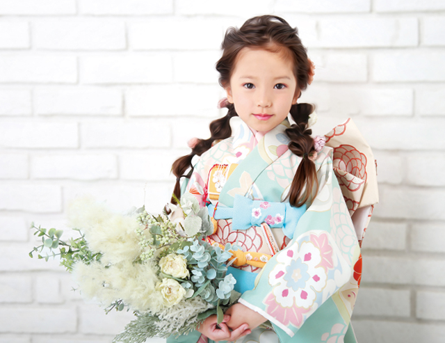 七五三の髪型にツインテールはあり？可愛く仕上げるアレンジと髪飾りのコツスタジオもなみコラム記事