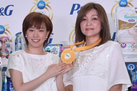 石川佳純選手、母親と共演のCMが公開錦織圭選手バージョンもママの公式スポンサーキャンペーン」新CM発表会2