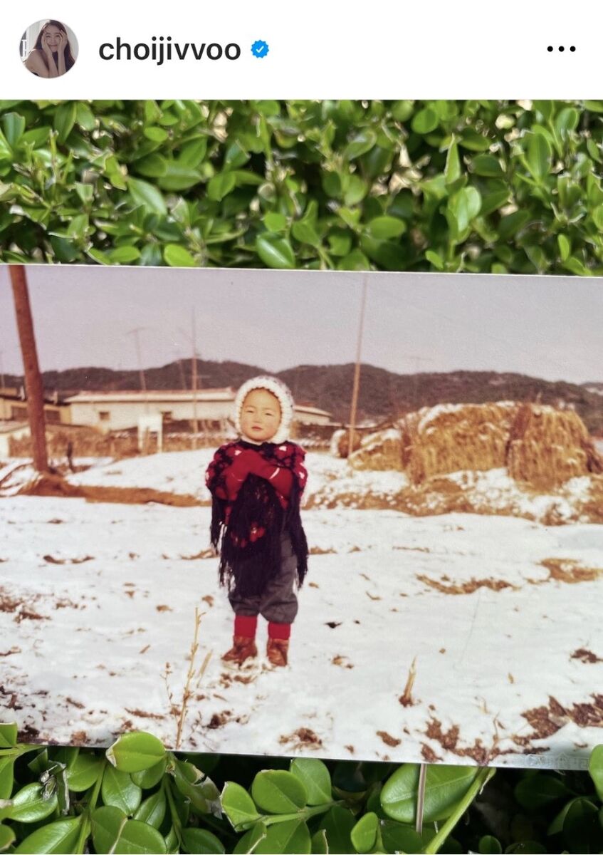 写真 女優チェ・ジウと娘と子犬：時事ドットコム
