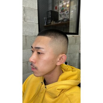 坊主頭の男の子の写真素材FYI01423904ストックフォトの Qlean Market キュリンマーケット