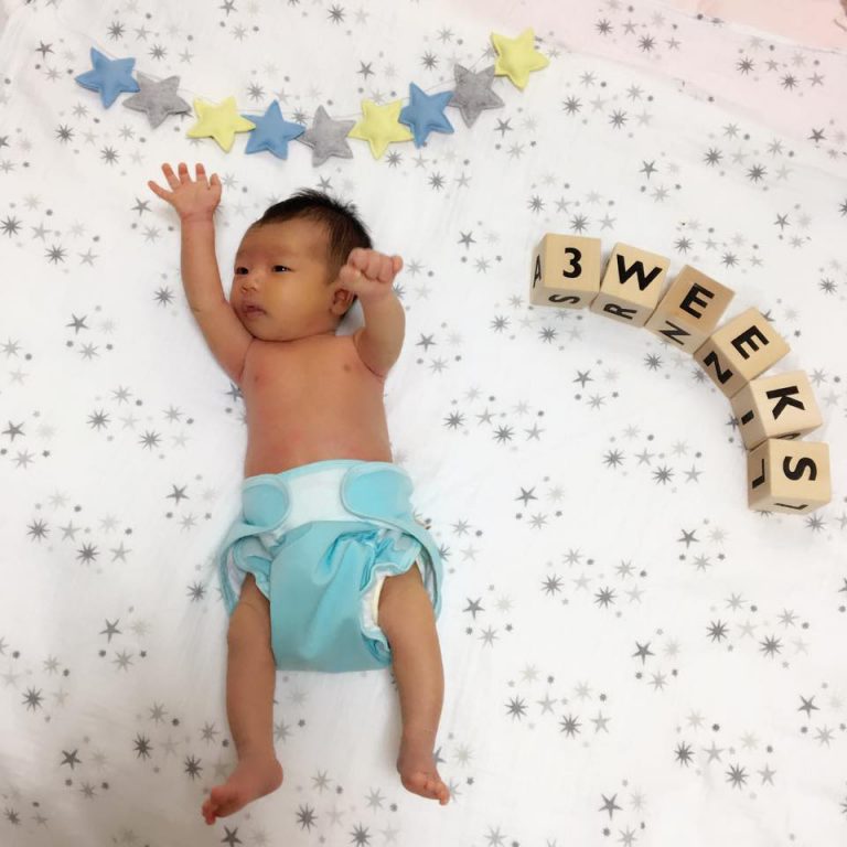 おむつ替えで泣く赤ちゃん 写真素材6380478- フォトライブラリ