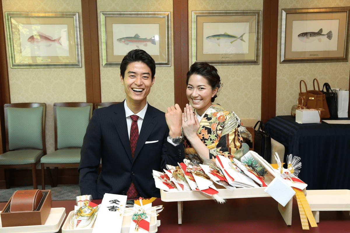 顔合わせ食事会にふさわしい服装を実例付きで紹介！ 男性・女性父母・兄弟姉妹結婚ラジオ結婚スタイルマガジン