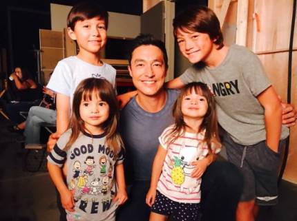 ダニエル・ヘニー、ヒョンビンとオーラ溢れる2ショット 映画「コンフィデンシャル：国際共助捜査」のビハイントカット公開 - ライブドアニュース