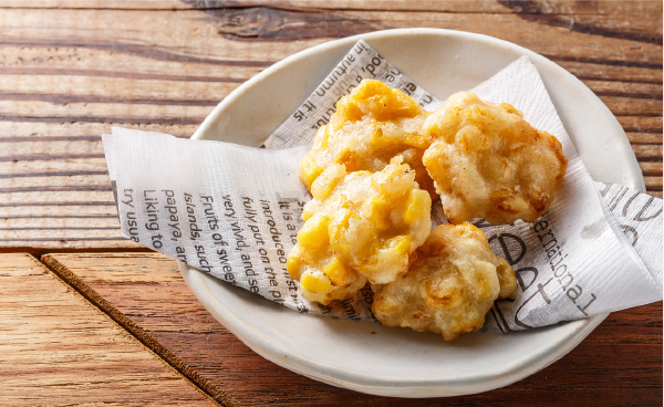 3分で完成！子どもも喜ぶ♪お弁当にもぴったり、カニカマとコーンの簡単サラダ