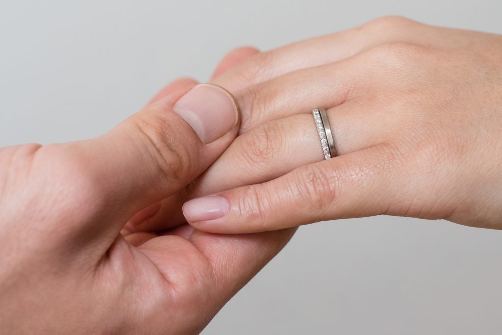 婚約指輪はいつつける？結婚後のおすすめシーン＆注意すべきタイミングに注目！ウェディングニュース