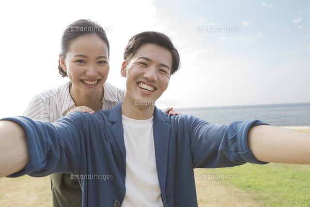 自撮り送り合う カップルTikTok