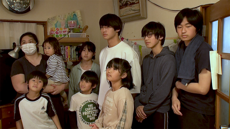 森泉がモデルの母、デザイナーの兄との家族３ショットを公開 - スポーツ報知